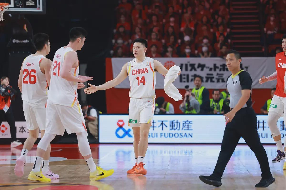 182体育官网-11分绝境逆转!李弘权+21正负值暗藏玄机,中国男篮赢在哪?