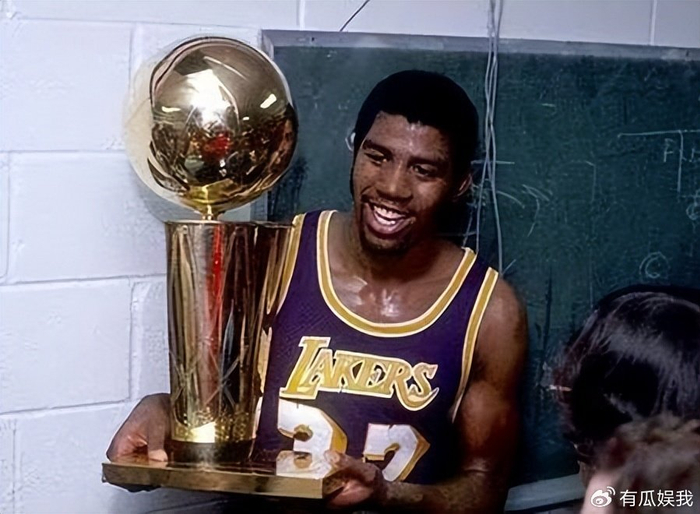 182体育-NBA史上最具含金量的10个FMVP：乔丹两次上榜，11年诺天王第三！|奥尼尔|总决赛|德克·诺维茨基|系列赛|魔术师_新浪体育_新浪新闻